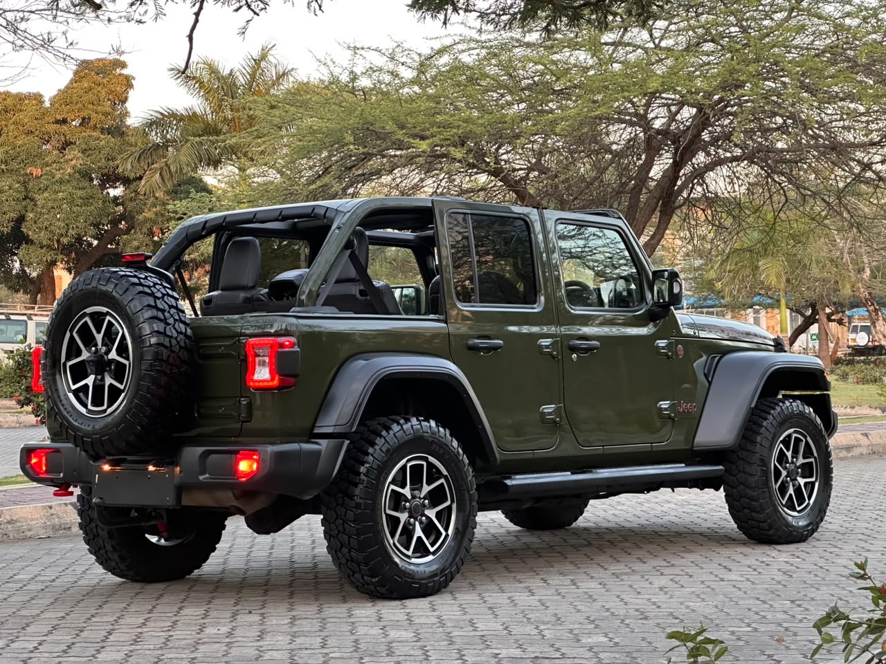 Jeep Wrangler Rubicon thumbnail 8